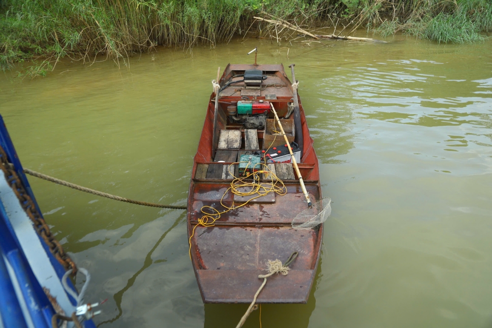 Chặn "điện giật, tận diệt", giữ nguồn cá, giữ mạch sống sông Hồng
