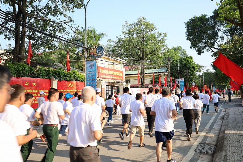 Phường Lĩnh Nam: Sôi động Giải chạy Báo Hànộimới Vì hòa bình năm 2025