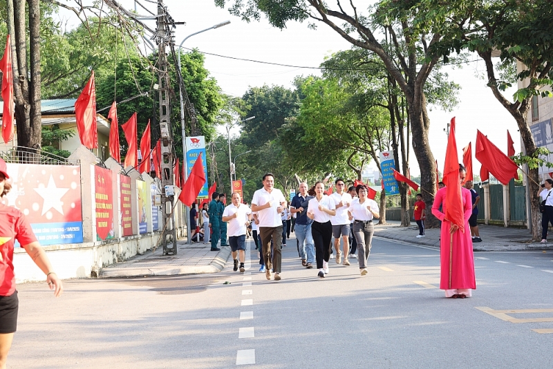 Phường Lĩnh Nam: Sôi động Giải chạy Báo Hànộimới Vì hòa bình năm 2025