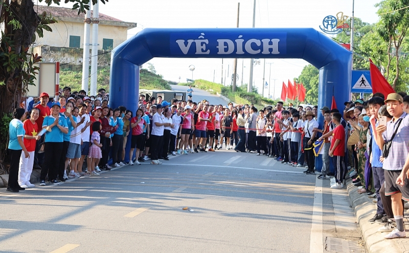 Phường Lĩnh Nam: Sôi động Giải chạy Báo Hànộimới Vì hòa bình năm 2025