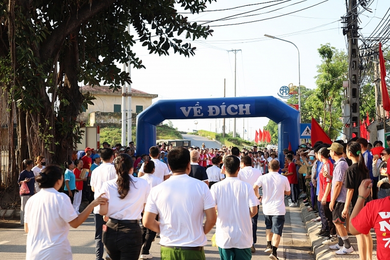 Phường Lĩnh Nam: Sôi động Giải chạy Báo Hànộimới Vì hòa bình năm 2025