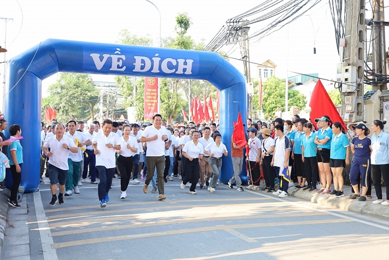 Phường Lĩnh Nam: Sôi động Giải chạy Báo Hànộimới Vì hòa bình năm 2025