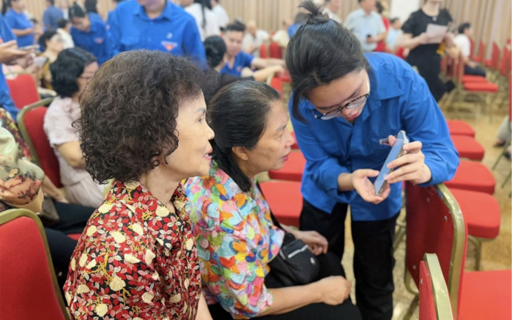 Trước đó, mỗi người dân Tây Hồ là một công dân chuyển đổi số tích cực