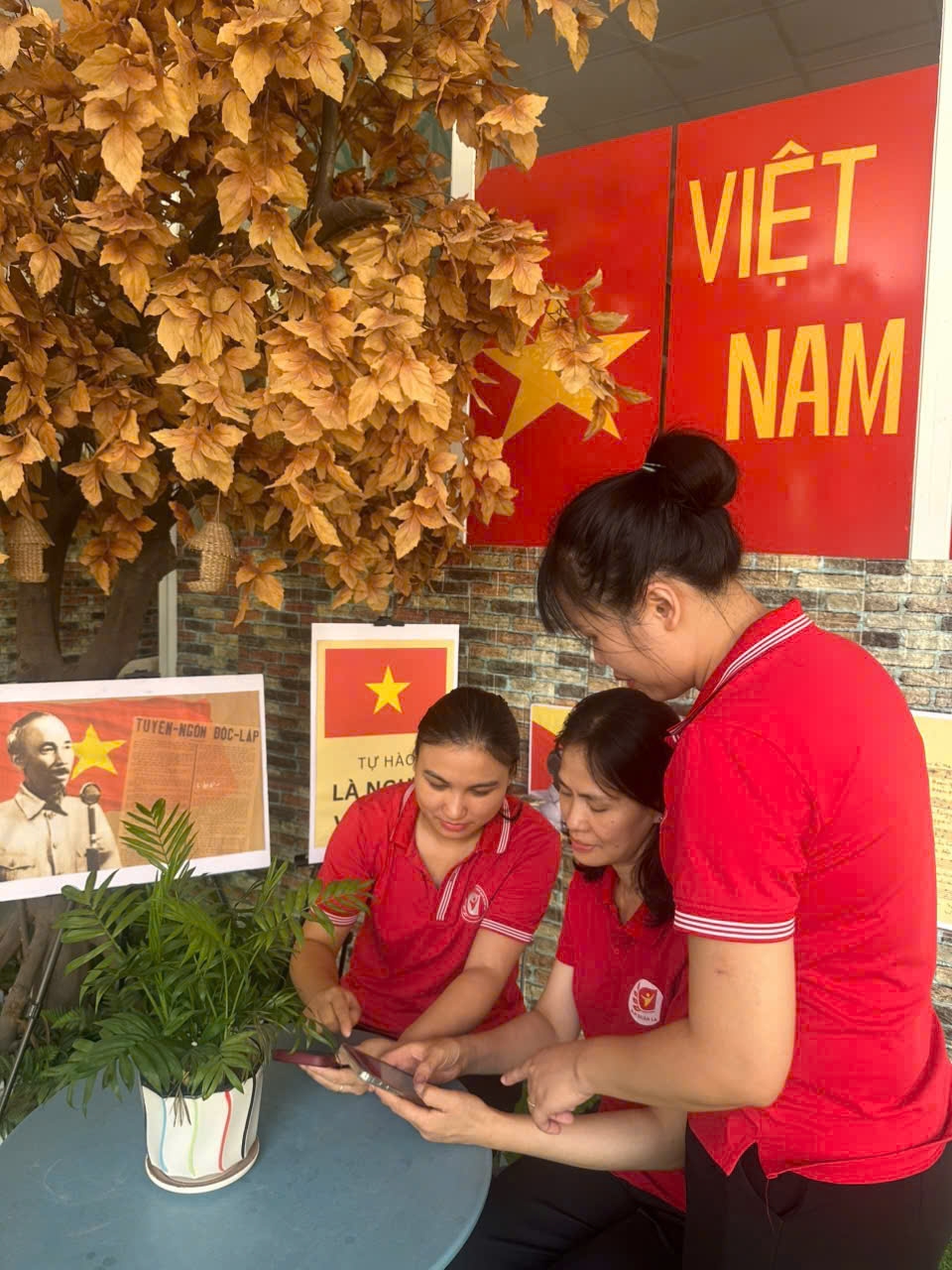 Tây Hồ tiên phong lan toả phong trào học Nghị quyết trực tuyến