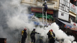 Khi lính cứu hoả thường trực tại phố đi bộ Hoàn Kiếm