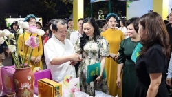 hon 20000 luot khach thuong vi ha noi