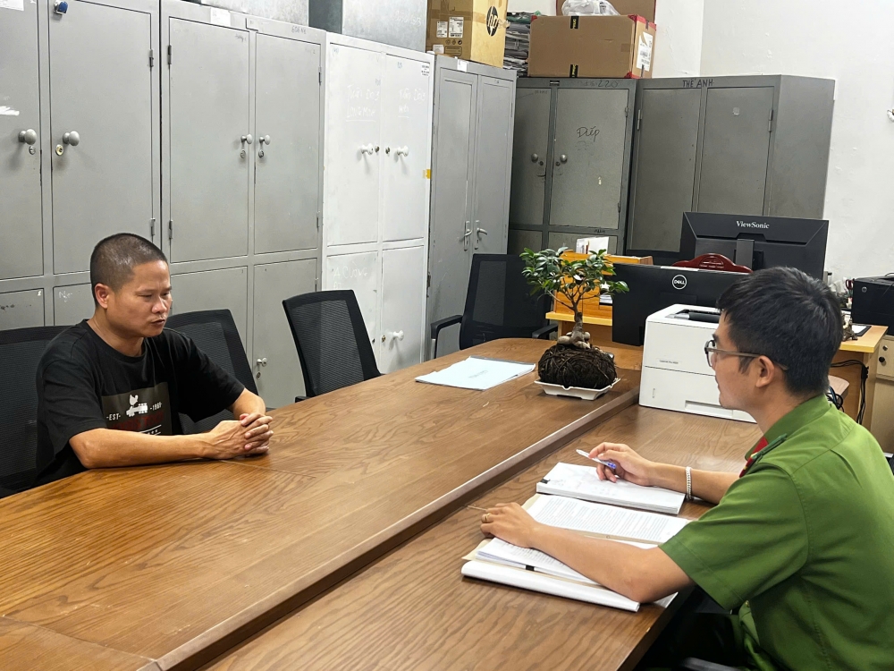 Ngay sau đó các đối tượng đã được lấy lời khai tại cơ quan công an Ngay sau đó các đối tượng đã được lấy lời khai tại cơ quan công an