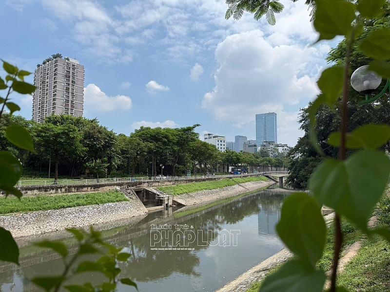 Sông Tô Lịch đổi thay: Trang trí hoa, lắp máy sục khí và chuẩn bị xây công viên nghìn tỷ