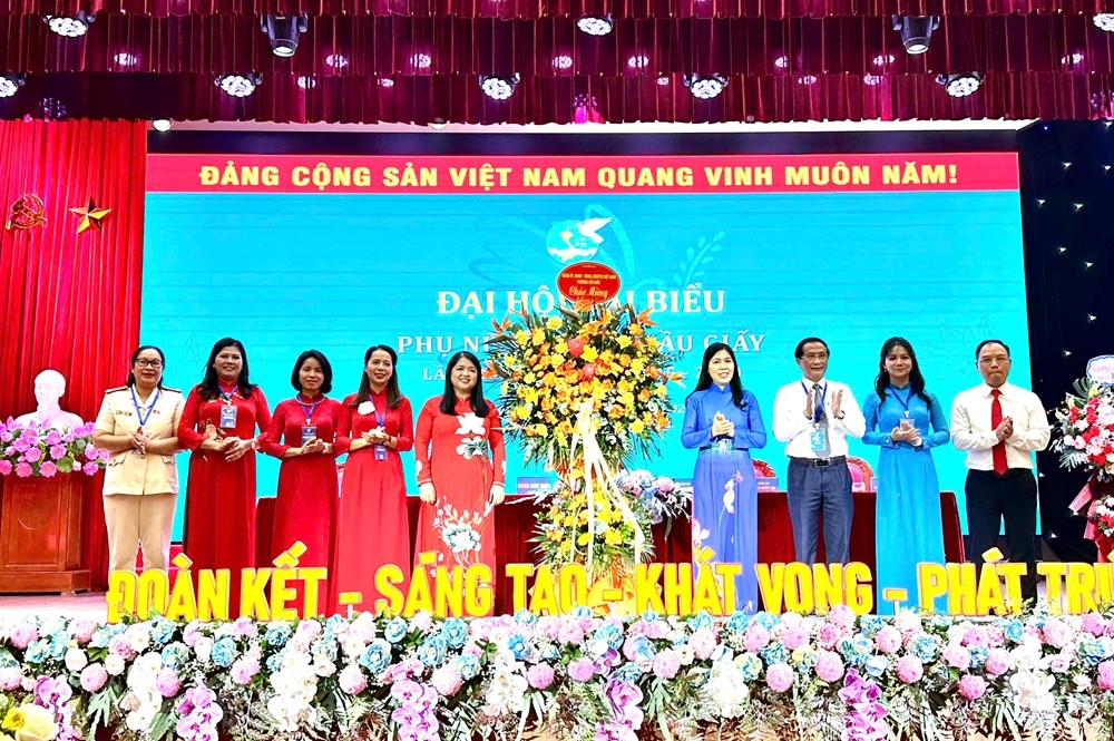 Lãnh đạo Đảng ủy, HĐND, UBND, UB MTTQ phường Cầu Giấy chúc mừng Đại hội Lãnh đạo Đảng ủy, HĐND, UBND, UB MTTQ phường Cầu Giấy chúc mừng Đại hội
