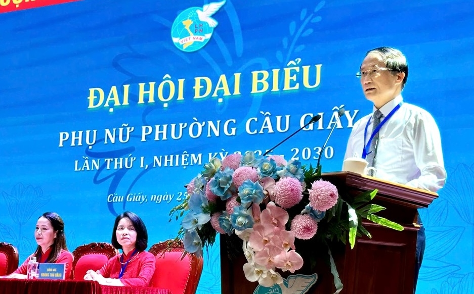 Đồng chí Phạm Ngọc Anh, Phó Bí thư Thường trực Đảng ủy phường Cầu Giấy phát biểu tại Đại hội Đồng chí Phạm Ngọc Anh, Phó Bí thư Thường trực Đảng ủy phường Cầu Giấy phát biểu tại Đại hội