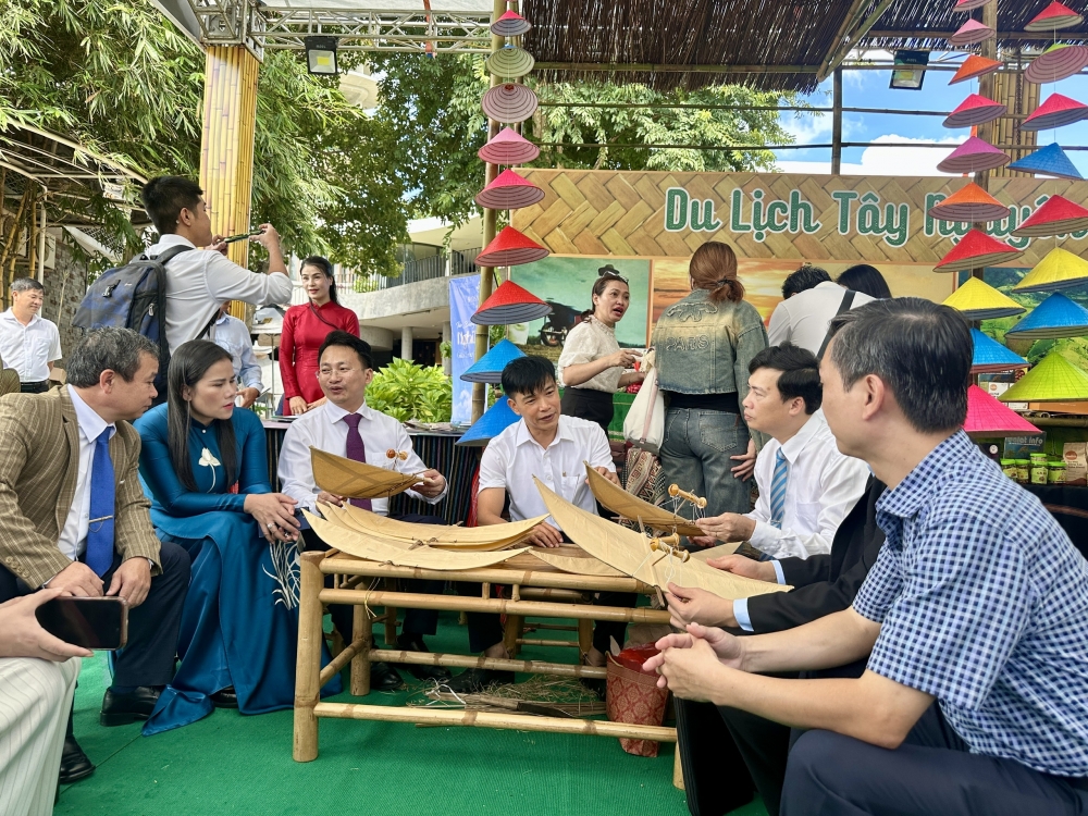 Đoàn công tác của Sở Du lịch Hà Nội trải nghiệm văn hoá miền Trung - Tây Nguyên