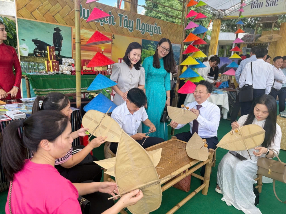 Trải nghiệm văn hoá Miền Trung - Tây Nguyên