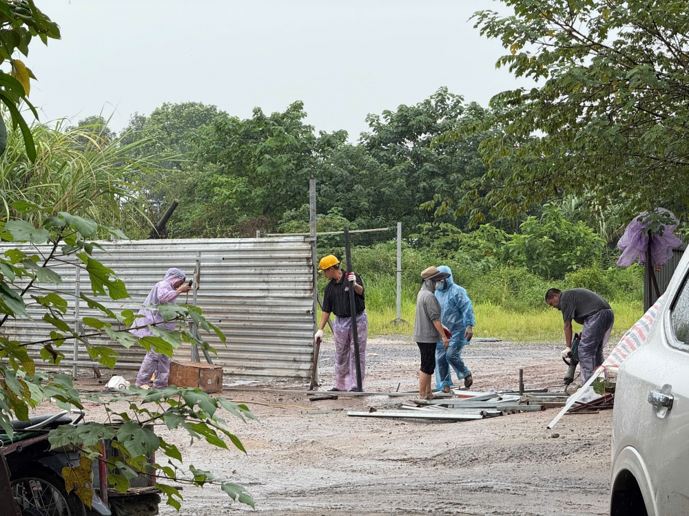 Lĩnh Nam quyết liệt ngăn chặn tình trạng đổ trộm phế thải