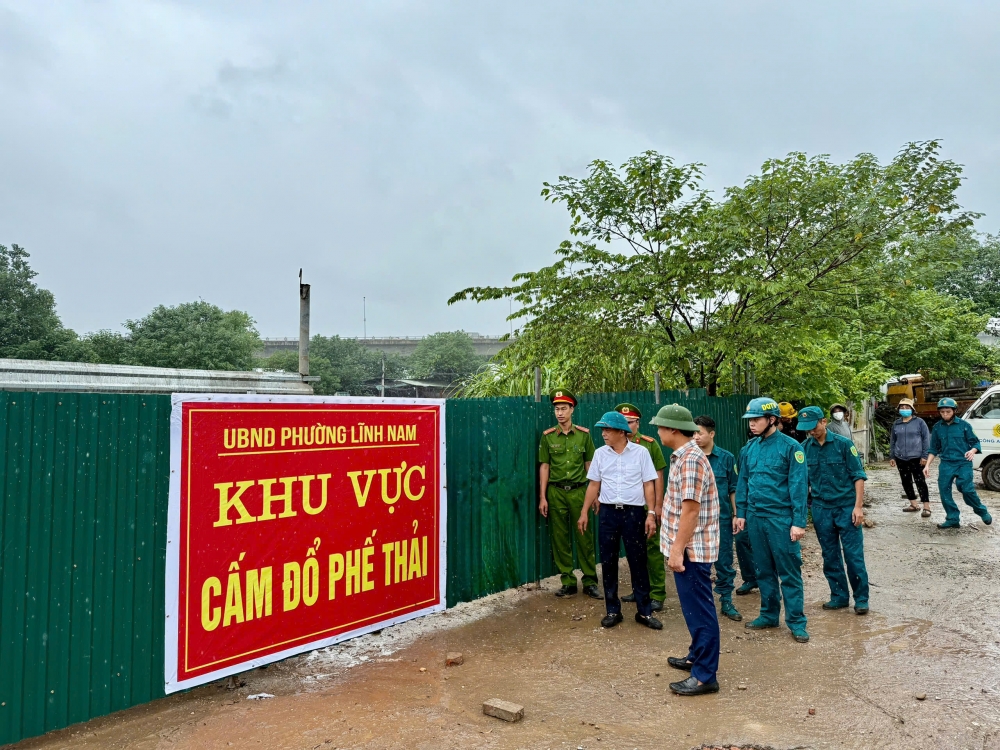 Lĩnh Nam quyết liệt ngăn chặn tình trạng đổ trộm phế thải