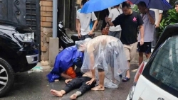 Làm rõ nguyên nhân 2 người tử vong giữa mưa lớn ở Hà Nội