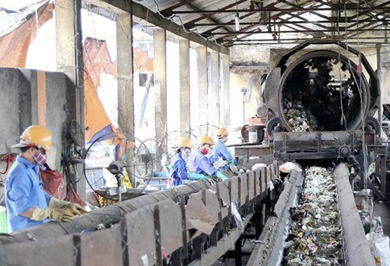 Tận dụng khí thải mê-tan từ bãi chôn lấp để phát điện sẽ làm giảm tác động tới khí hậu. Tận dụng khí thải mê-tan từ bãi chôn lấp để phát điện sẽ làm giảm tác động tới khí hậu.