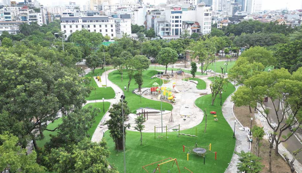 Thảm cỏ nhân tạo ở khu vui chơi cho thiếu nhi