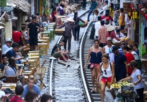 Hà Nội được yêu cầu xóa "cà phê đường tàu"