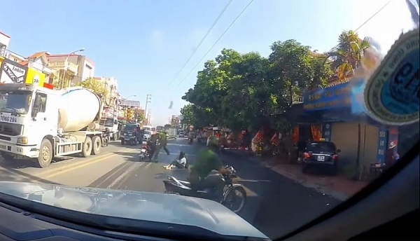 cong an hai phong thong tin ve vu doi nam nu bi nga giua duong