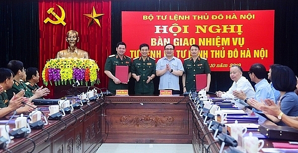 ha noi ruc ro co hoa ngay giai phong ca nuoc se duoc nghi 5 ngay tet nguyen dan 2020