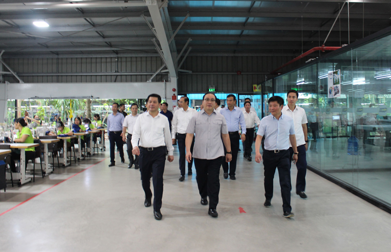 Đoàn công tác thành phố Hà Nội thăm Công ty CP sản xuất hàng thể thao MXP doan cong tac thanh pho ha noi tham cong ty cp san xuat hang the thao mxp