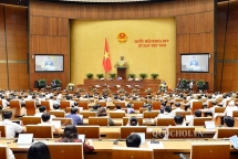 Quốc hội thảo luận sôi nổi; Xác minh thông tin 39 người chết ở Anh