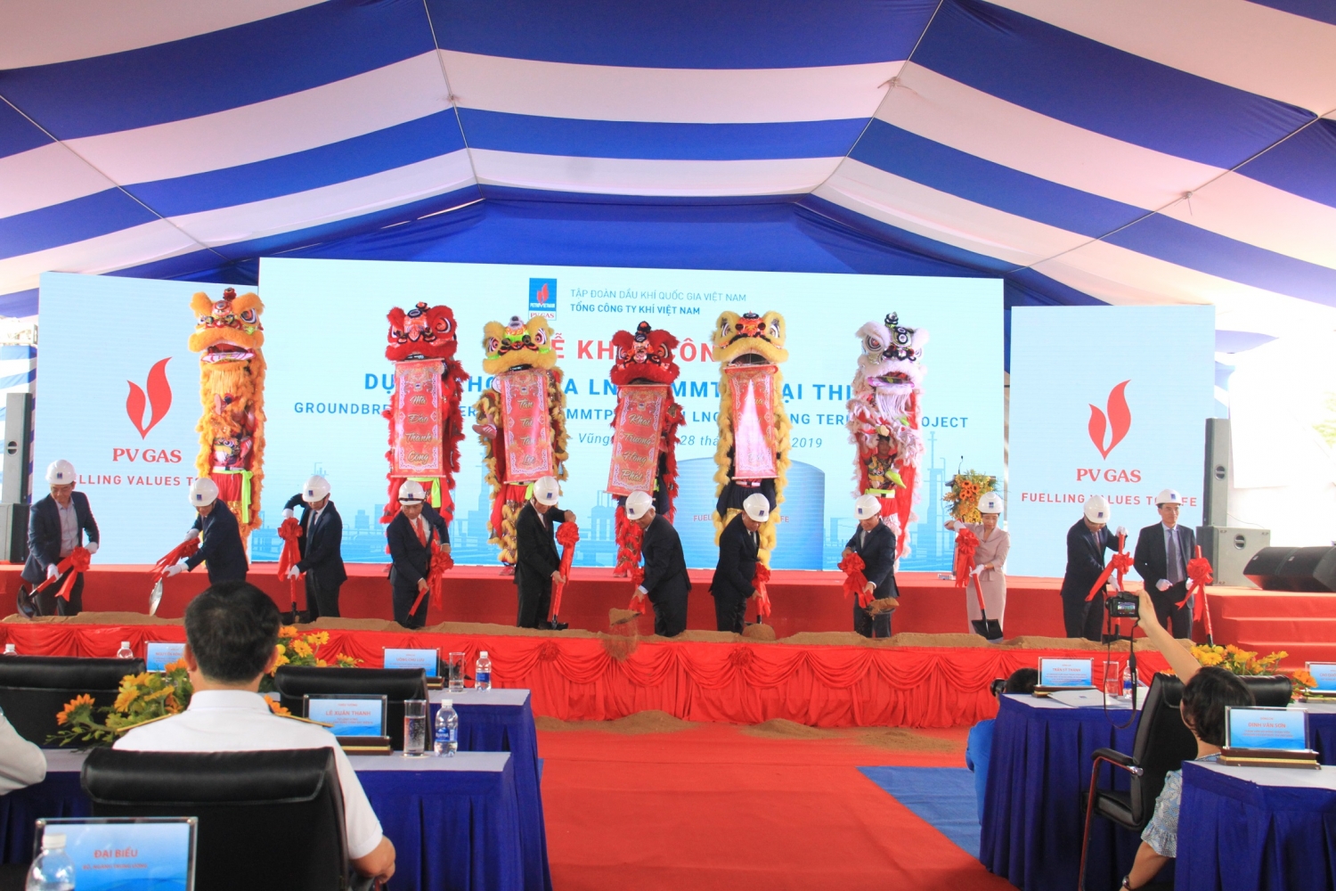 pvn pv gas khoi cong kho chua lng 1 trieu tan tai thi vai