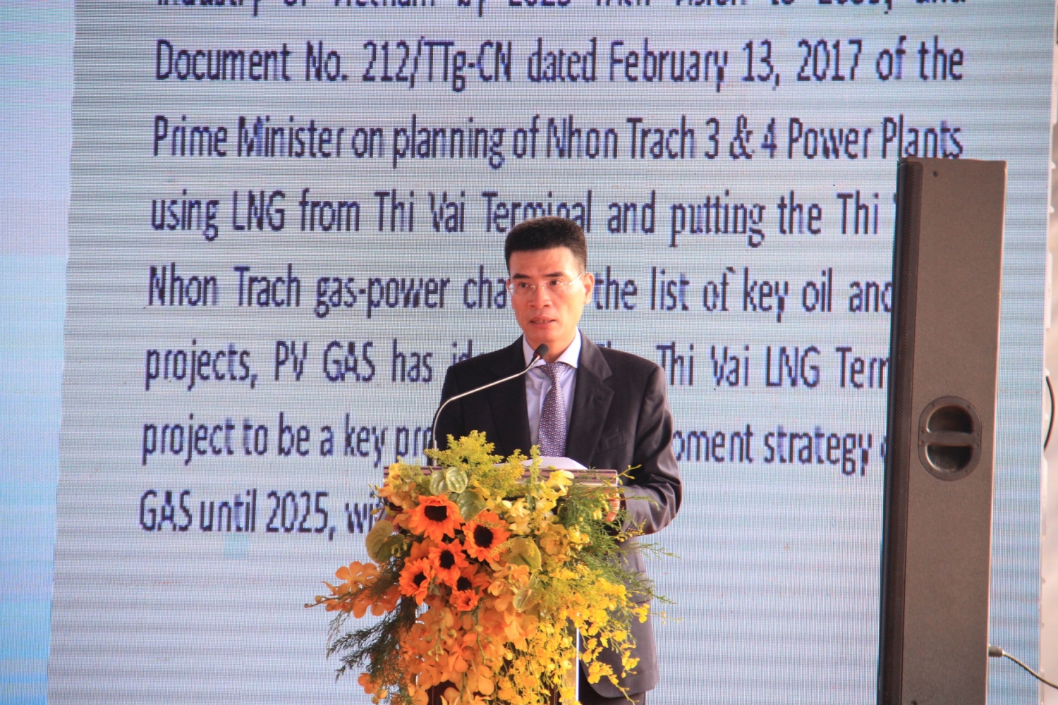 pvn pv gas khoi cong kho chua lng 1 trieu tan tai thi vai