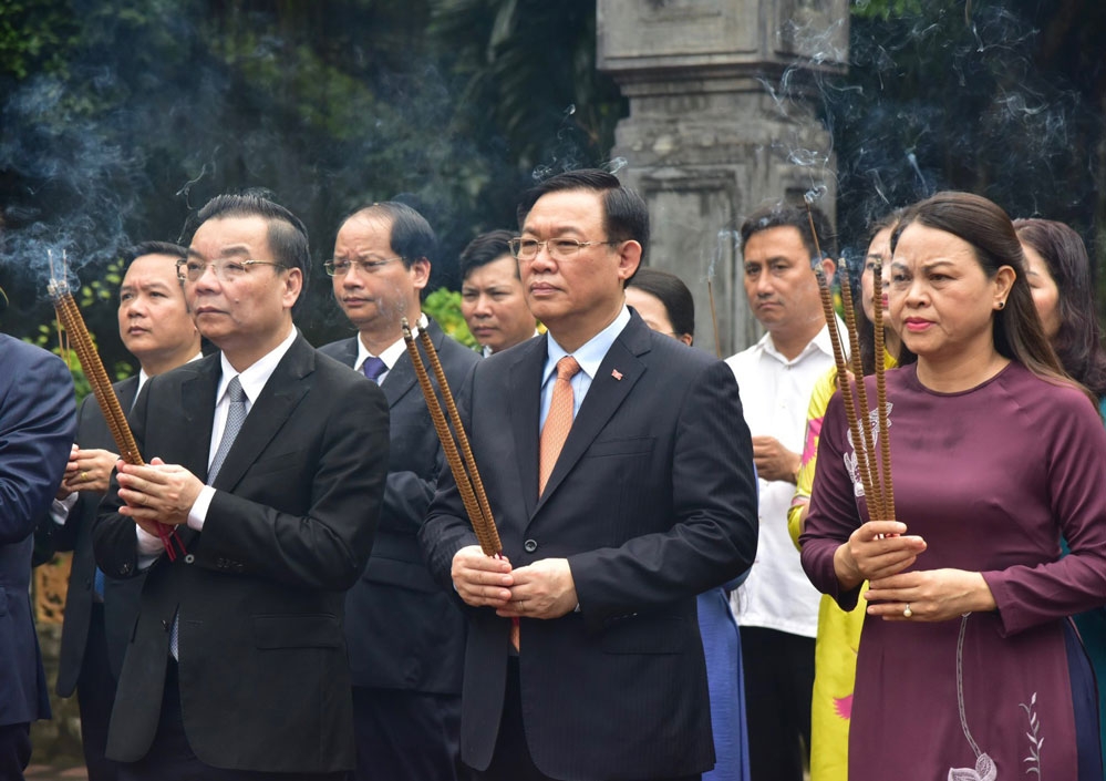 lãnh đạo thành phố Hà Nội và tỉnh Ninh Bình dâng hương tưởng nhớ Vua Lê Đại Hành