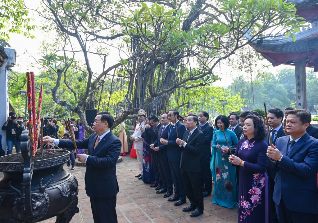 Lãnh đạo TP Hà Nội dâng hương tại đền Ngọc Sơn