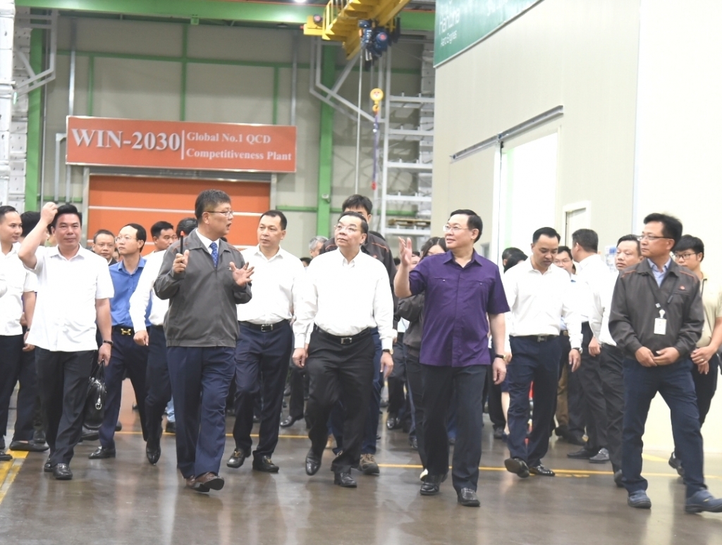 Lãnh đạo TP Hà Nội thăm nhà máy Hanwha Aero Engine thuộc khu công nghệ cao Hòa Lạc