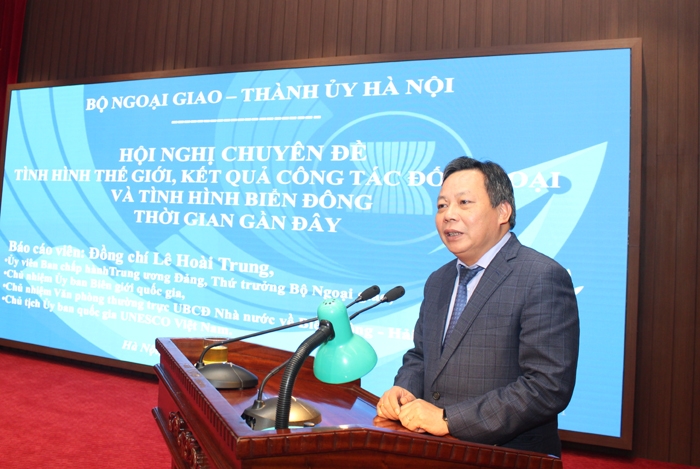 Phó Bí thư Thành ủy, Trưởng ban Tuyên giáo Thành ủy Nguyễn Văn Phong phát biểu kết thúc hội nghị