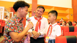 Những bông hoa thơm dâng Bác