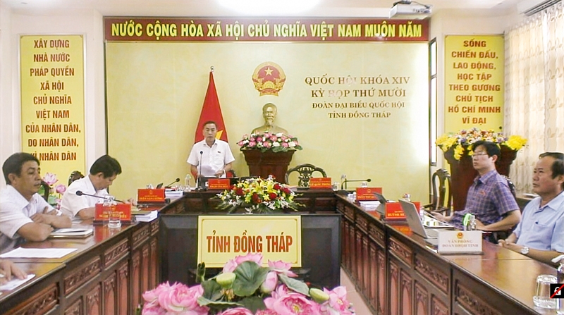 ĐB Phạm Văn Hòa (đoàn Đồng Tháp) nêu ý kiến thảo luận