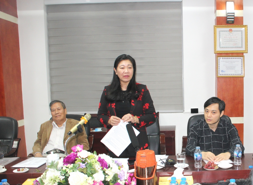 Chủ tịch Ủy ban MTTQ Việt Nam TP Hà Nội Nguyễn Lan Hương phát biểu tại buổi làm việc
