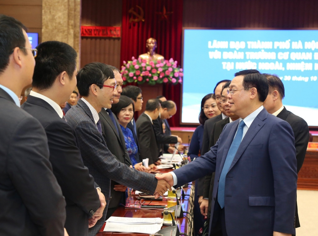 Bí thư Thành ủy Vương Đình Huệ tiếp các tân Đại sứ, Tổng lãnh sự Trưởng Cơ quan đại diện Việt Nam ở nước ngoài