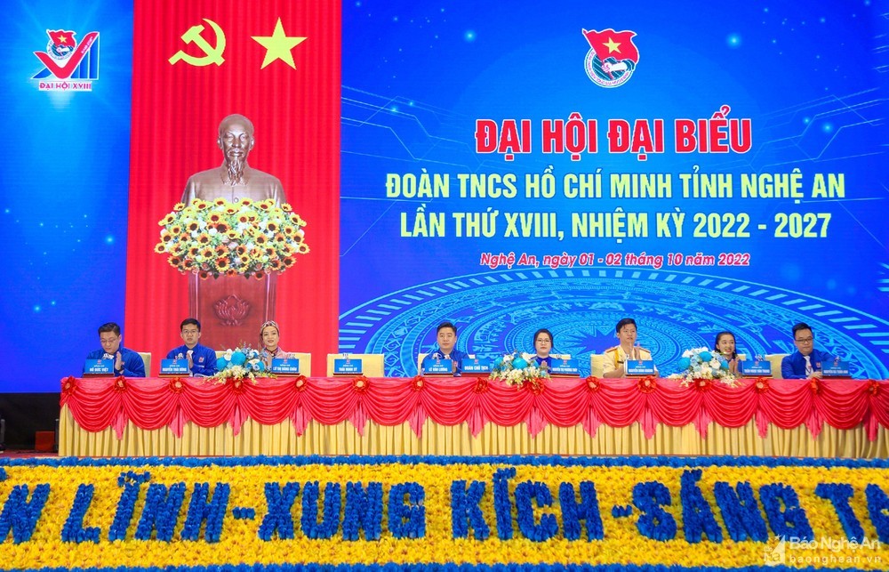 Đoàn Chủ tịch điều hành Đại hội. Ảnh: Đình Tuyên