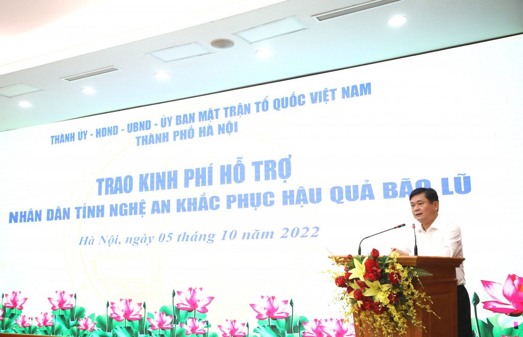 TP Hà Nội trao kinh phí hỗ trợ Nhân dân tỉnh Nghệ An khắc phục hậu quả bão lũ