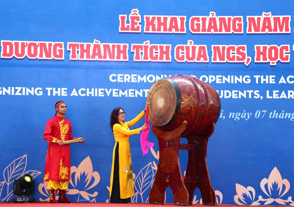 PGS.TS Nguyễn Thị Nhung, Hiệu trưởng trường Đại học Mở Hà Nội