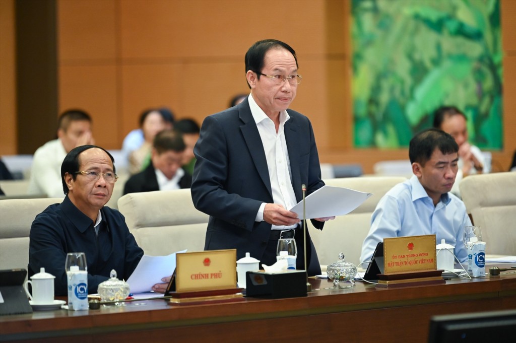 Phó Chủ tịch, Tổng Thư ký Ủy ban Trung ương Mặt trận Tổ quốc Việt Nam Lê Tiến Châu phát biểu tại phiên họp