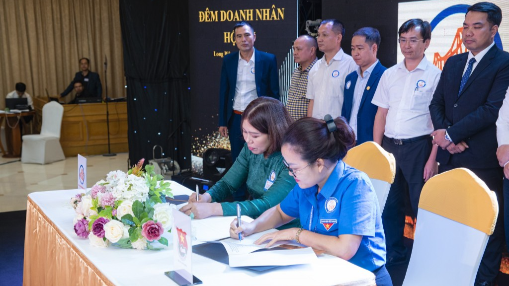 Lễ ký kết hợp tác giữa Đoàn Thanh niên và Câu lạc bộ