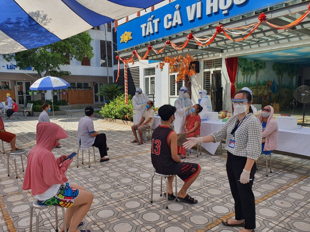 Chủ tịch hội trẻ đẹp, tài năng, tích cực với hoạt động vì cộng đồng Chủ tịch hội trẻ đẹp, tài năng, tích cực với hoạt động vì cộng đồng