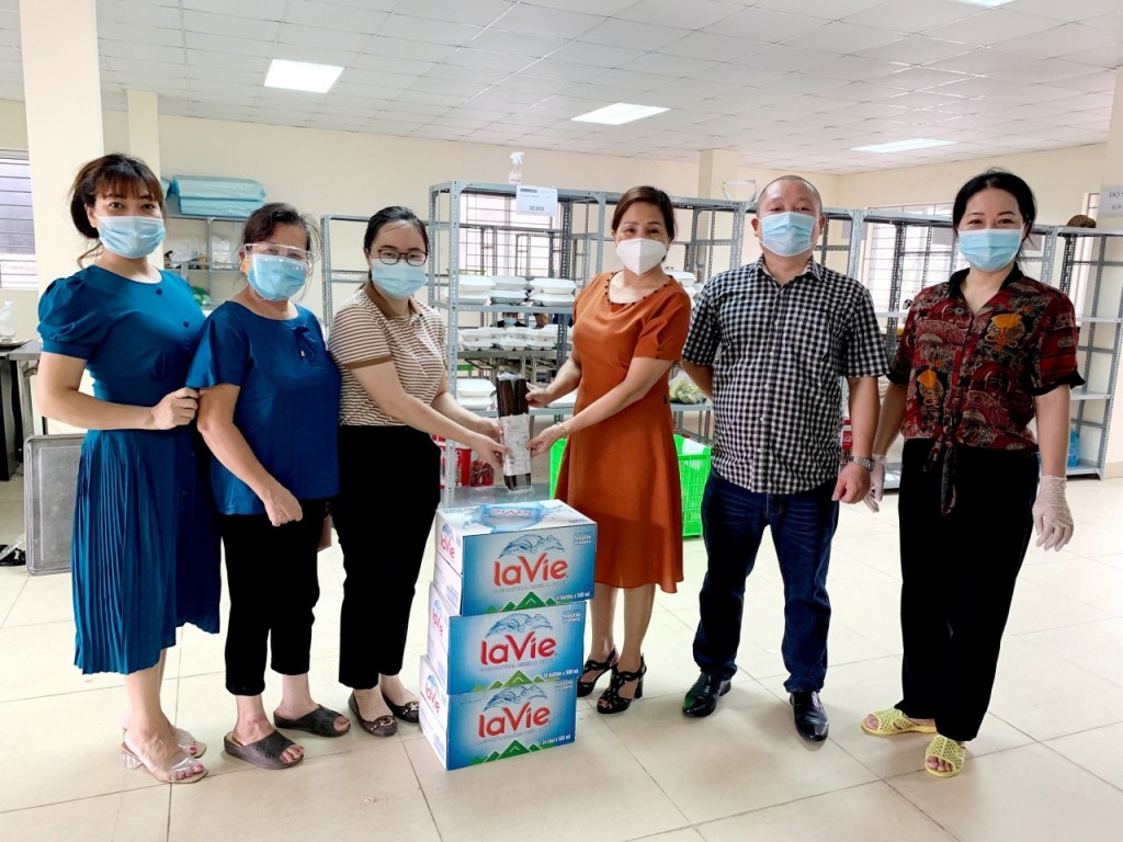 Chủ tịch hội trẻ đẹp, tài năng, tích cực với hoạt động vì cộng đồng Chủ tịch hội trẻ đẹp, tài năng, tích cực với hoạt động vì cộng đồng