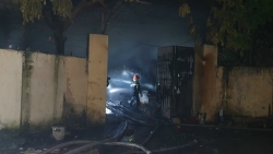 hon 120m2 xuong go boc chay trong dem o dan phuong