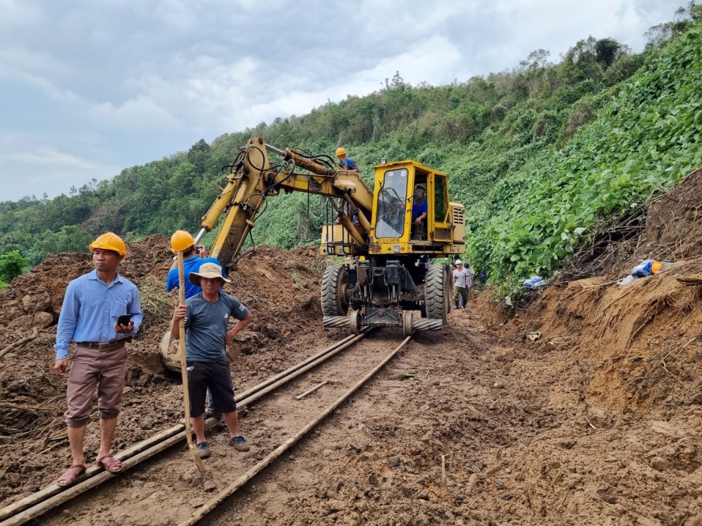 Thông tuyến đường sắt Bắc Nam qua đèo Hải Vân