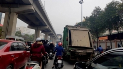 Hà Nội yêu cầu xử lý nghiêm xe chở rác lưu thông trong giờ cấm gây ùn tắc