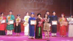 hoc tro thai binh toa sang tai ngoi sao dan ca