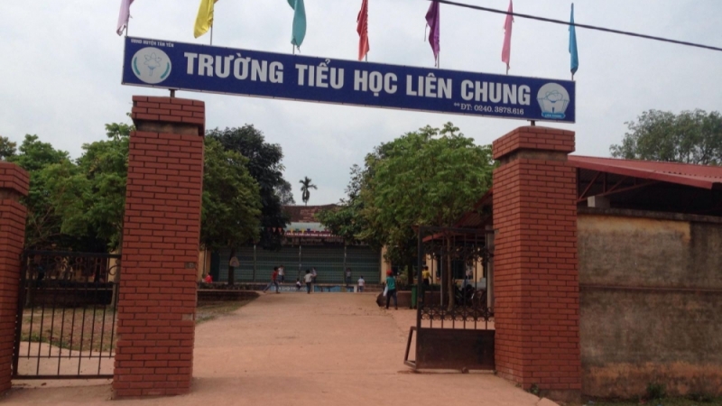 Cổng trường Tiểu học Liên Chung  - nơi xảy ra việc một em học sinh tử vong.  