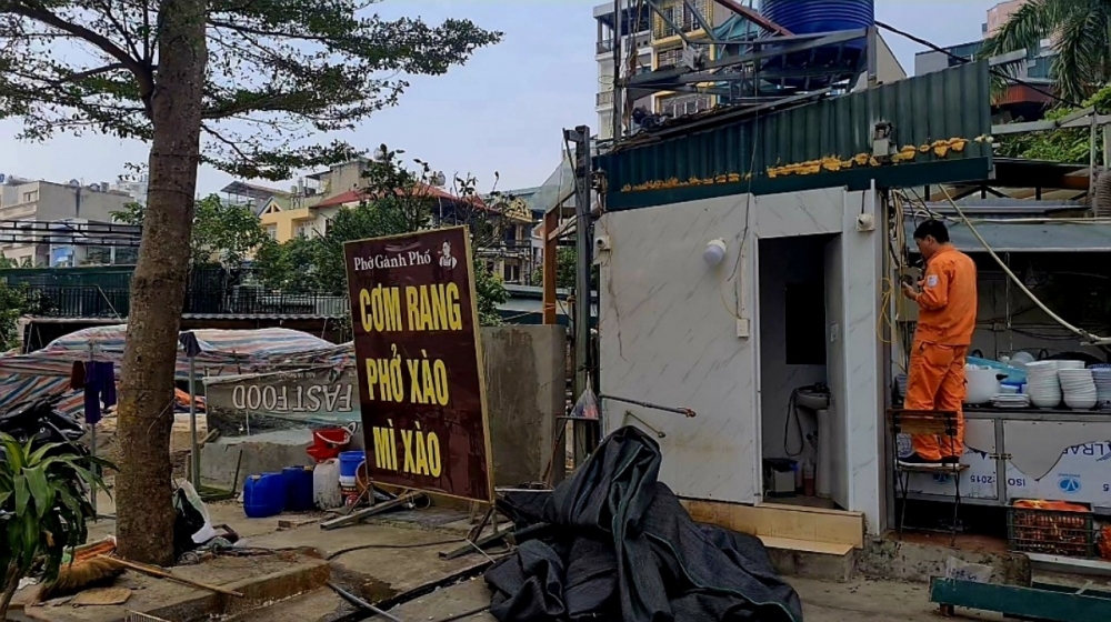 Quận Tây Hồ: Vận động người dân tự nguyện tháo dỡ công trình vi phạm ở phường Xuân La