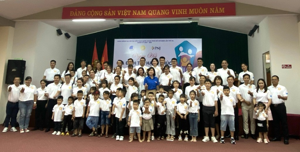21 gia đình trẻ tham gia ngày hội